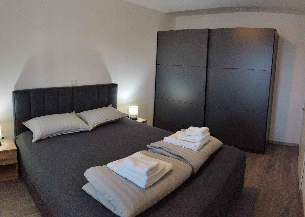 Apartment Luka Pula Exterior photo
